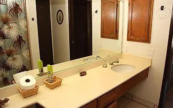 Molokai Vacation Properties - Ke Nani Kai Hotel